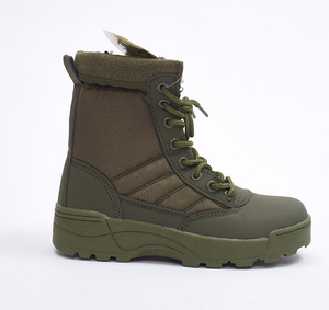 Bottes de combat personnalisées TSB09 en cuir de vachette microfibre vert, style désert, sans fermeture éclair, couleur tan et noir - Product Image 1
