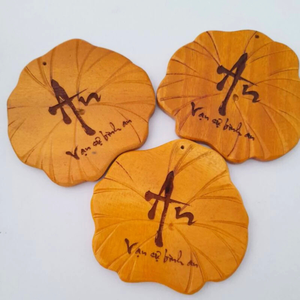 Vente en gros de sous-verre carré en bambou et rotin avec logo personnalisé Porte-gobelet en bois fait à la main avec motif de fleurs Artisanat en osier du Viet Nam - Product Image 2