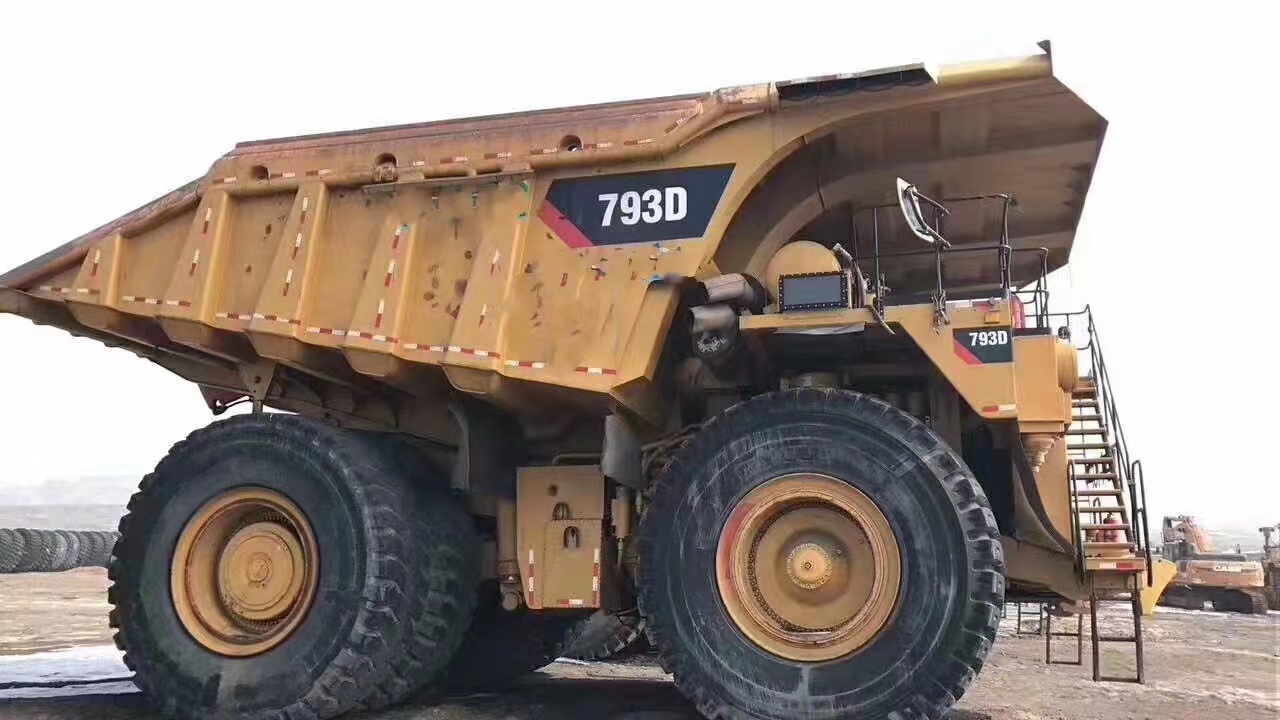 Caterpillar 793D off-Highway Dump Truck - Excellent Condition