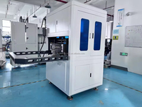 Halfautomatische machine voor het vormen, verpakken en maken van kartonnen dozen
