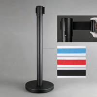 Barrière télescopique rétractable en acier inoxydable avec anneau d'avertissement rouge pour la sécurité et l'isolation des files d'attente