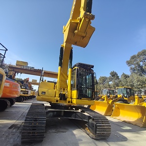 Excavatrice Komatsu PC220-8 d'occasion, 22 tonnes, moteur Cummins, pompe hydraulique Kawasaki, moteur à soupapes, faible nombre d'heures, 90% neuve, modèle 2021 compétitif - Product Image 6