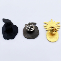 Vente en gros de badges en métal émaillés modernes personnalisés 30mm, impression UV, motifs de dessins animés mignons, accessoire vestimentaire