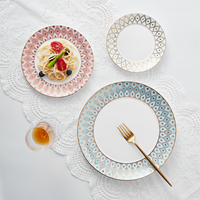 Ensemble de vaisselle nordique de luxe, fabricants de vaisselle en porcelaine osseuse, assiettes en céramique en vrac, ensembles de vaisselle pour Noël