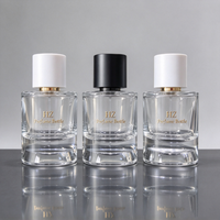 Bouteille de parfum en verre ronde large de 100 ml avec impression de logo doré personnalisée, vaporisateur à fine brume, bouchon de parfum noir mat