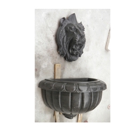 Fontaine murale tête de lion en pierre noire avec bassin décoratif pour décoration d'eau de jardin extérieur élégant