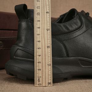 Chaussures de marche pour hommes en cuir véritable noir, bout rond, à lacets, semelle extérieure en caoutchouc respirante, style uni - Product Image 2