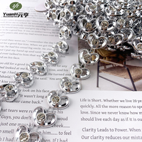 Chaîne de strass 3D carrée en acrylique doré doux de luxe personnalisée, ornée de pierres blanches scintillantes, écologique, pour vêtements DIY et tenues de bal de promo