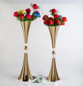 All'ingrosso alto supporto per fiori in metallo vaso tromba a forma di corno oro lucido supporto per fiori centrotavola per matrimoni