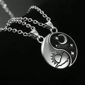 Nouvelle Mode Émail Soleil Lune Étoile Motif Alliage Tai Chi Disque Charmes Amour Couple Collier Pour Hommes Et Femmes Amitié