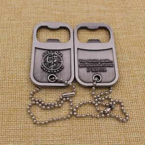 Apribottiglie a forma di medaglia in stile antico con design 2D in zinco - Product Image 6