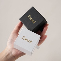 MOQ 100 pièces – Boîte à bagues de mariage noire et blanche personnalisée avec logo imprimé, support de bague en mousse intégré