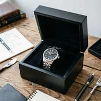 Boîte à montres en bois haute brillance avec insert en mousse découpée en velours, logo personnalisé, étui de rangement à charnière pour présentation de montres et emballage cadeau de luxe