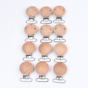 Clips de schnuller gravés au laser Clips de <span class=keywords><strong>sucette</strong></span> en bois holz Clip de dentition pour bébé pour porte-<span class=keywords><strong>sucette</strong></span> - Product Image 5