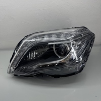 Pour Mercedes-Benz GLK-class W204 (2013-2015), les phares sont améliorés avec des phares GLK300/260 avec ensemble de phares à xénon.