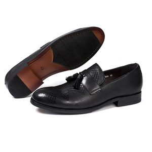 Elegant Hand-<b>Polished</b> Leather Casual Men's Classic Brown Dress <b>Shoes</b> Paired With Bold Black Metal Chain For Men - Product Image 2