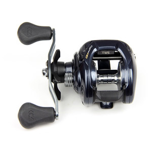 Carrete Daiwa Tatula Tipo HD con 8 Rodamientos y Cuerpo de Aleación de Magnesio para Pesca en Agua Negra - Product Image 1