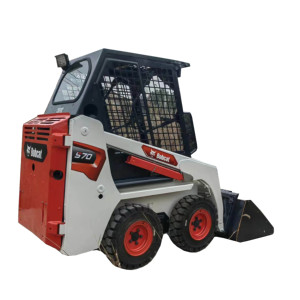 รถตักล้อยางมือสอง Kubota S70 ที่เชื่อถือได้ น้ำหนักบรรทุก 317 กก. กำลัง 25 กิโลวัตต์ เหมาะสำหรับงานก่อสร้างในเมืองและจัดสวน - Product Image 1