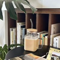 Gobelet carré transparent en verre résistant à la chaleur avec poignée, couvercle en bambou et paille pour café, lait, voyage