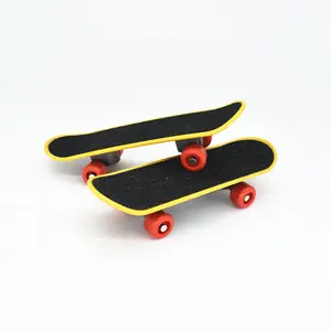 Pappagallo di alta qualità Skateboard pesce persico Stand uccello divertente formazione giocare interazione giocattolo uccello colorato Pet pappagallo giocattolo sostenibile