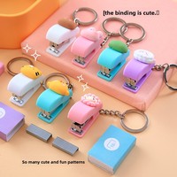 Mini agrafeuse portable et adorable en forme d'animaux 3D avec un design créatif pour les étudiants et le bureau. Porte-clés en résine.