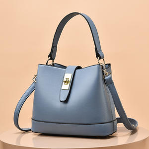 Bolso de fieltro retro estilo coreano para mujer, primavera 2023, sencillo, informal, de un solo hombro, bandolera, mediano, con cremallera y cadenas. - Product Image 1