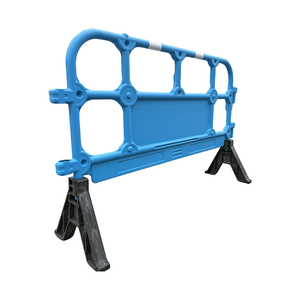 Barrera de Plástico HDPE Moldeada por Soplado 1350, Barrera de Seguridad de Plástico para Control de Multitudes con Panel Publicitario - Product Image 1