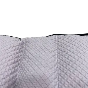 Fabricante 100 pongee poliéster tecido impermeável gravado para jaqueta de algodão acolchoado