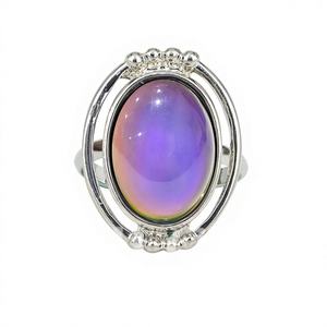 Bague vintage tendance en alliage de zinc avec pierre d'humeur multicolore à changement de couleur et sertissage clos pour femme - Product Image 1