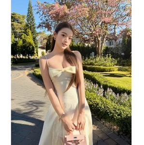 ชุดเดรสยาวแบบมินิมอลสำหรับผู้หญิงขายส่ง สายเดี่ยวผ้าซาติน ชุดราตรีงานเลี้ยง ชุดเพื่อนเจ้าสาว รับผลิตแบบ OEM - Product Image 1