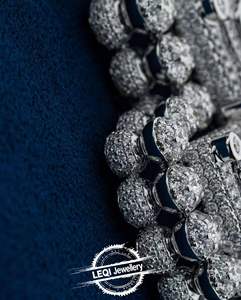 Collar con Colgante de Cruz de Diamantes Completos LEQI - Collar de Diamantes Cultivados en Laboratorio con Corte Múltiple en Oro de 18K (Colección de Joyería de Lujo Faith) - Product Image 3