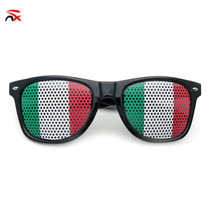 Set Personalizzato per Tifosi di Calcio Italiani, Parrucca, Bandiera, Borsa e Occhiali da Sole per il Campionato 2026 - Product Image 6