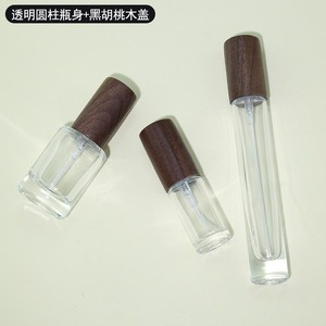 Botella de perfume cuadrada de 10 ml, de vidrio mate, con roll-on y tapa metálica para dispensar muestras de fragancias. - Product Image 5