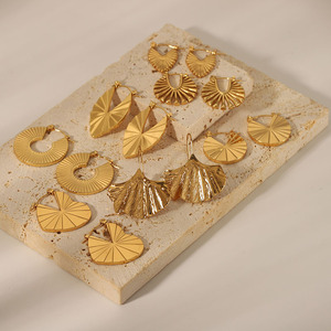 DAIHE Fashion <strong>Jewelry</strong> 18k Gold Plated Waterproof Earrings Women Luxury <strong>Stainless</strong> <strong>Steel</strong> Hoop Earrings - Product Image 6