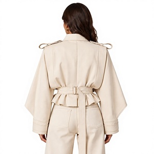 Chaqueta corta tipo trench para mujer con cinturón, hombros con epaulettes y mangas largas - Product Image 2