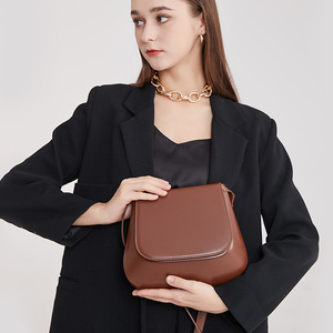Women's Retro Saddle Bag All-Season High-End PU Crossbody Shoulder Bag with Large Capacity Fashionable <b>Chestnut</b> Color for Winter - Product Image 2