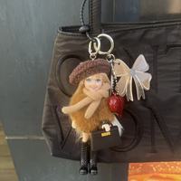 Breloque de sac faite à la main, mignonne, avec une petite fille aux cheveux courts et une frange droite, cordon réglable