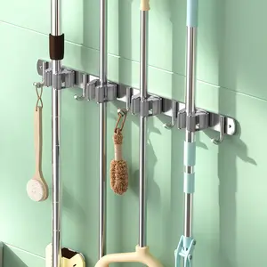 Soporte para escoba de 4 piezas, soporte para escoba autoadhesivo montado  en la pared, sin perforación, soporte para fregona con ganchos para cocina,  baño, jardín, negro