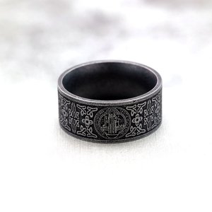 yunnique Retro Stainless Steel Men's <b>Ring</b> With Distressed Saint Benedict Cross Design Round Geometric Pattern Gift Jewelry - Product Image 4