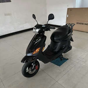 Scooter Yamaha JOG 100cc <span class=keywords><strong>d</strong></span>'<span class=keywords><strong>occasion</strong></span>, <span class=keywords><strong>cyclomoteur</strong></span> à essence <span class=keywords><strong>d</strong></span>'<span class=keywords><strong>occasion</strong></span>, scooter <span class=keywords><strong>d</strong></span>'<span class=keywords><strong>occasion</strong></span> fiable pour les trajets quotidiens et le transport urbain - Product Image 5