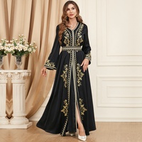 Nouvelle Abaya d'été pour femmes musulmanes du Moyen-Orient, robe longue unie à manches longues, brodée avec bordure en dentelle, idéale pour les mariages