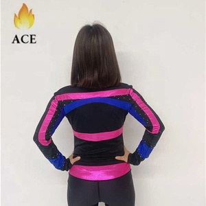 Nuovo Set Personalizzato per Cheerleading con <span class=keywords><strong>Top</strong></span> <span class=keywords><strong>Sportivo</strong></span> per Ragazze in Tessuto Metallizzato Rosa e Strass AB - Product Image 4