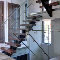 Escalier droit moderne pour intérieur avec rampe en verre et marches en chêne – Vente en gros