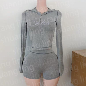 <span class=keywords><strong>I</strong></span> <span class=keywords><strong>Am</strong></span> Gia Y2K Set Loungewear da Donna Primavera-Estate, 2 Pezzi con Logo Personalizzato, Giacca con Zip a Maniche Lunghe e Pantaloncini - Product Image 3