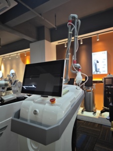 co2 laser cutting and <b>engraving</b> <b>machine</b> fractional co2 laser skin resurfacing <b>machine</b> for skin rejuvenation - Product Image 5