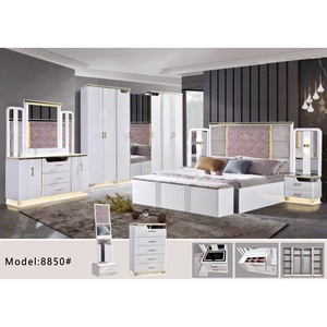 Juego de dormitorio de tablero MDF de moda de diseño de lujo para el hogar Juego de dormitorio grande con armario de 8 puertas - Product Image 1