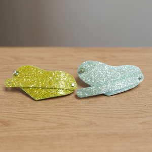 Pinces à cheveux scintillantes dorées et argentées, accessoires colorés pour chats, style simple, toutes saisons, en plastique durable - Product Image 1