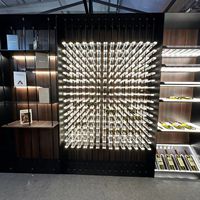 Meuble de bar moderne de luxe personnalisable en acrylique et métal avec éclairage LED pour salle à vin, présentoir à bouteilles pour la maison et les fêtes
