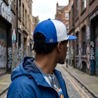 Casquette de baseball personnalisée avec logo, bleu et blanc, 5 panneaux, perforée, avec corde, broderie 3D tonale, légère, pour le sport – Fabricant