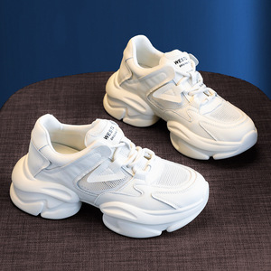 Vendita all'Ingrosso di <span class=keywords><strong>Sneakers</strong></span> in Pelle di Alta Qualità per Donne, con Suola Spessa <span class=keywords><strong>e</strong></span> Aumento di Altezza di 7CM, in Colore Bianco - Product Image 4